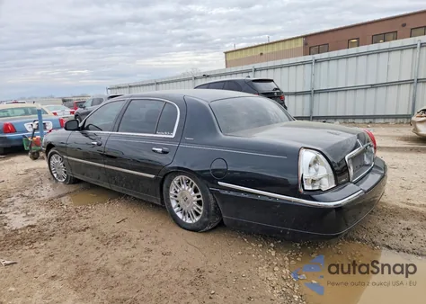 2008 Lincoln Town Car Signature Long Wheelbase z USA, uszkodzony, nr VIN 2LNHM85V08X657609